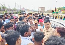 अमूल प्लान्ट पर मजदूरों ने मांगों को लेकर किया धरना प्रदर्शन