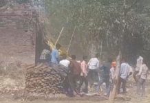 दलित परिवार पर दबंगों का हमला, लाठी-डंडों से पीटा, दो महिला घायल