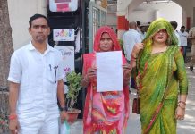 नाबालिग का मेडिकल परीक्षण न होने पर उठे सवाल, डीएम से शिकायत