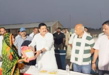 किसानों के लिए समर्पित है सरकार, योजनाओं का उठाएं लाभ: डॉ. अवधेश सिंह
