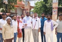 तालाब पट्टा कराकर अवैध कब्जा करने का आरोप, ग्रामीणों ने एसडीएम को सौंपा ज्ञापन