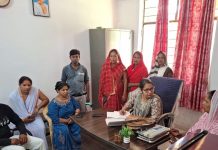 पौधरोपण के साथ पीएचसी में जन आरोग्य मेले का शुभारंभ