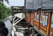 तेज रफ्तार पिकअप ट्रक से टकराई, एक की मौत, चालक समेत दो घायल