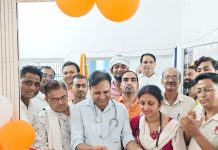 रक्तदान शिविर में जुटे व्यापारी, 29 यूनिट रक्त संग्रह