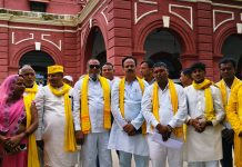 जातिसूचक टिप्पणियों के विरोध में सुभासपा का प्रदर्शन, मुख्यमंत्री के नाम सौंपा ज्ञापन