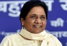 सपा गिरगिट की तरह रंग बदलती है: मायावती