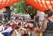 नाग पंचमी पर गूंजा बिरहा: दो दशक पुरानी परम्परा को बेटे बढ़ा रहे आगे